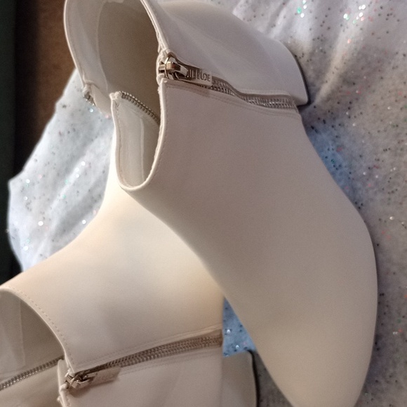 Elegant White PU Ankle Boots, Design By ILLUDE, Brand New Size 11, - Picture 2 of 4
